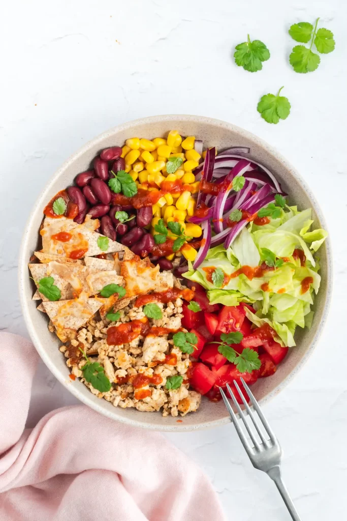 bowl-meksykanski-z-nachosami