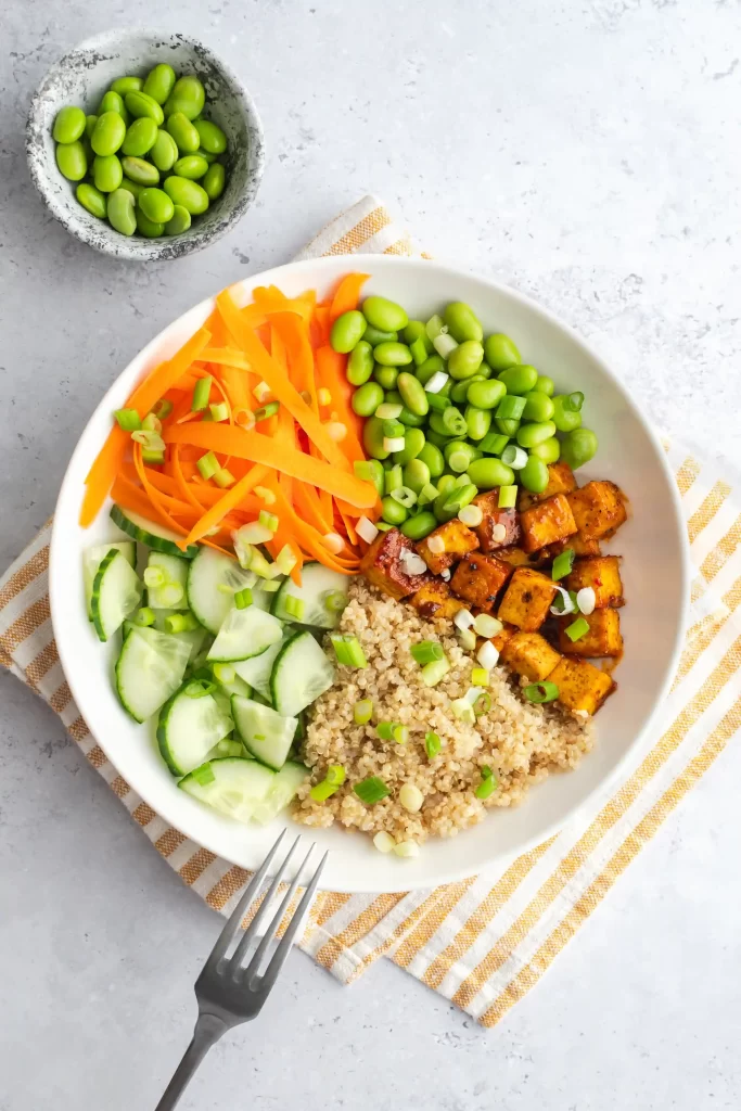 bowl-z-komosa-tofu