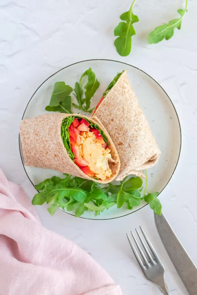 tortilla-z-jajecznica-brie