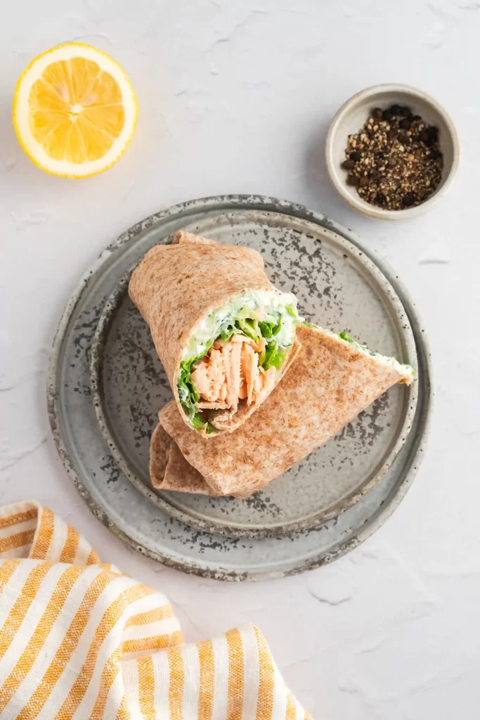tortilla-z-lososiem-tzatziki